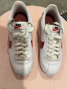 Size 7 Nike Women’s Classic White & Red Sneaker’s